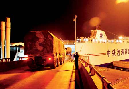 裝備編隊登船跨海機動