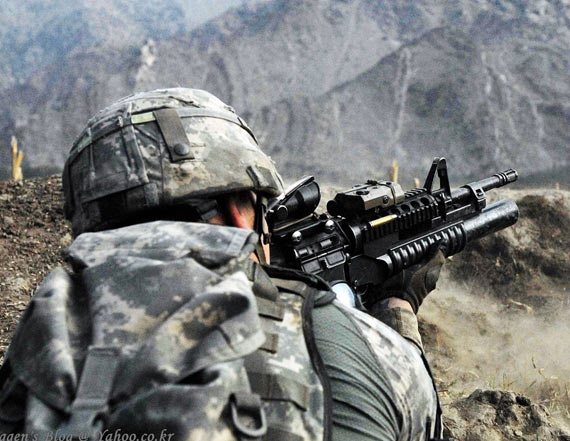 文章稱海軍少將楊毅說:“美國是所知的對解放軍的最大威脅。”。圖為正在阿富汗作戰(zhàn)的美軍