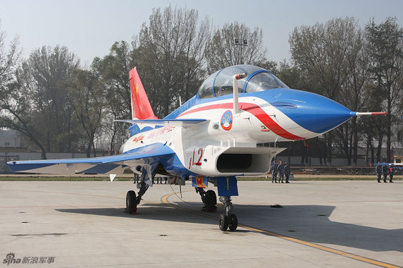 資料圖:八一飛行表演隊新涂裝殲10戰機