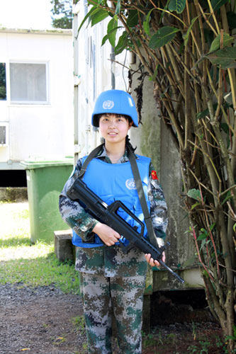 圖為任璐外出押運食品時留影