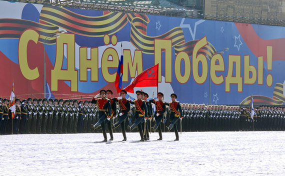 5月9日，俄羅斯在莫斯科紅場舉行盛大的閱兵式，慶祝衛(wèi)國戰(zhàn)爭勝利65周年。