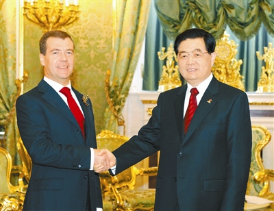 5月9日,應邀出席俄羅斯紀念衛國戰爭勝利65周年慶典的中國國家主席胡錦濤在莫斯科會見俄羅斯總統梅德韋杰夫。新華社記者饒愛民攝