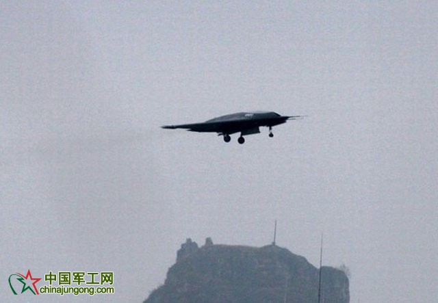 中國(guó)&ldquo;利劍&rdquo;隱身無(wú)人攻擊機(jī)成功首飛