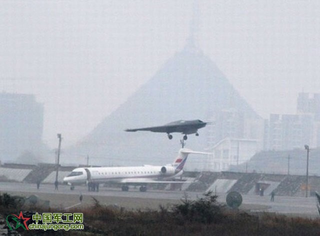 中國(guó)&ldquo;利劍&rdquo;隱身無(wú)人攻擊機(jī)成功首飛