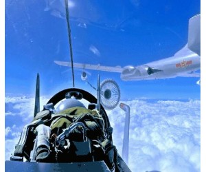 南部戰(zhàn)區(qū)空軍航空兵某旅組織全員全裝空中加油訓練